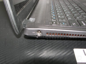 Επιδιόρθωση βύσματος τροφοδοσίας και μεντεσέ σε laptop TurboX