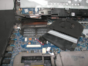 Φυσικός καθαρισμός σε laptop DELL Alienware