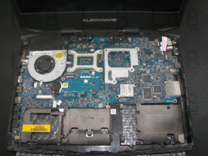 Φυσικός καθαρισμός σε laptop DELL Alienware