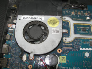 Φυσικός καθαρισμός σε laptop DELL Alienware