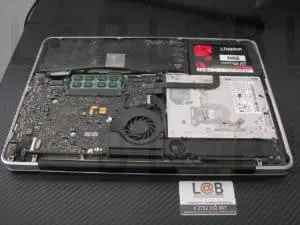 Αντικατάσταση φουσκωμένης μπαταρίας σε MacBook Pro A1278