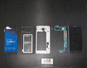 Αντικατάσταση οθόνης και μηχανισμού αφής σε τηλέφωνο Samsung Galaxy J710 (2016)