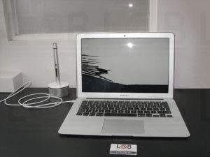 Αντικατάσταση οθόνης σε Apple MacBook Air (A1466)