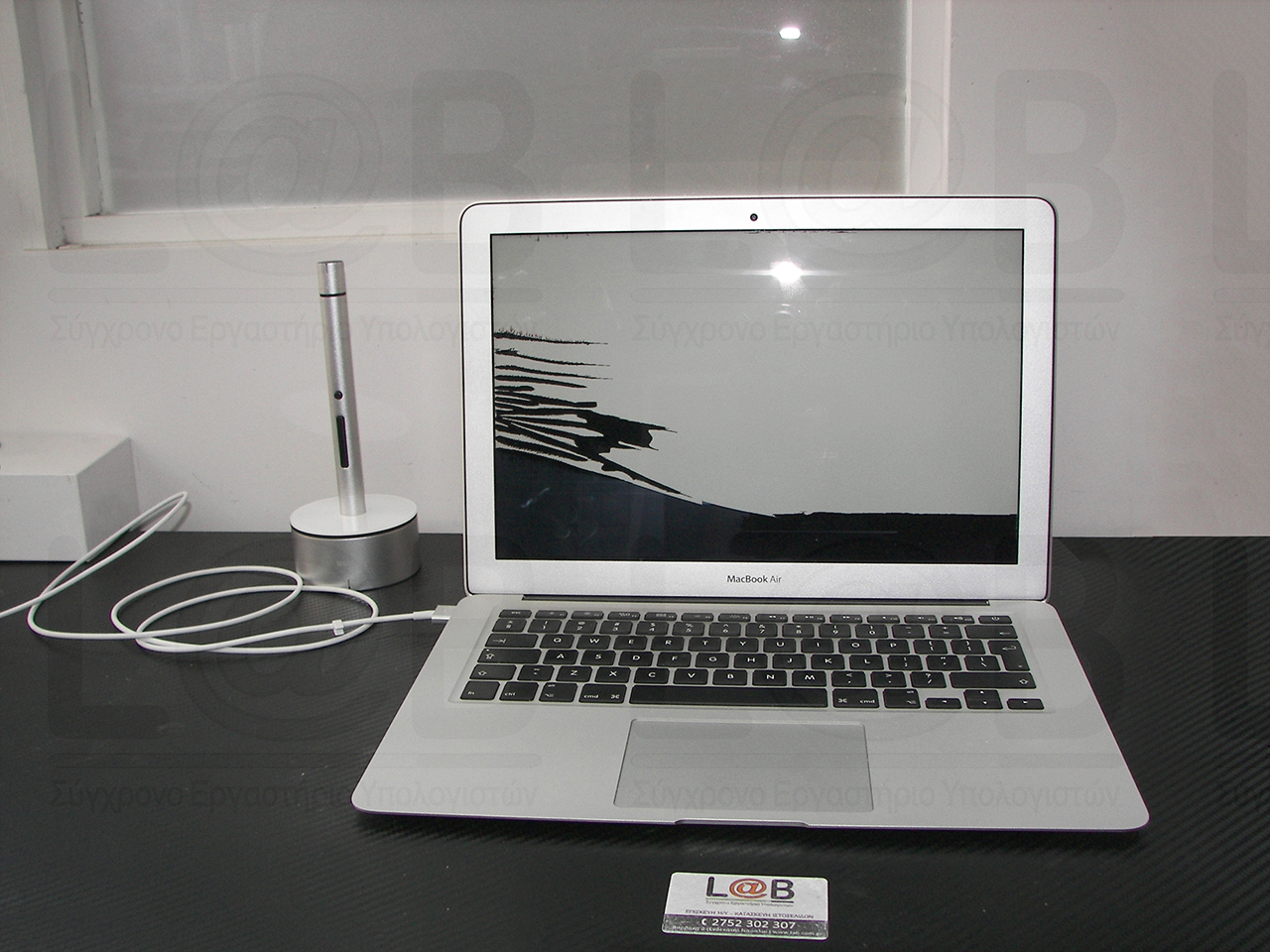 Αντικατάσταση οθόνης σε Apple MacBook Air (A1466)