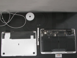 Αντικατάσταση οθόνης σε Apple MacBook Air (A1466)