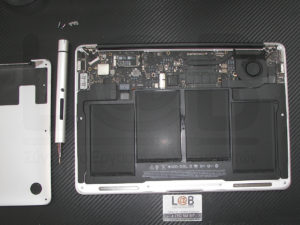 Αντικατάσταση οθόνης σε Apple MacBook Air (A1466)