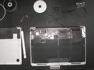 Αντικατάσταση οθόνης σε Apple MacBook Air (A1466)