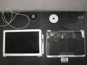 Αντικατάσταση οθόνης σε Apple MacBook Air (A1466)