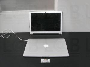 Αντικατάσταση οθόνης σε Apple MacBook Air (A1466)