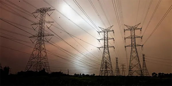 Διαταραχές του ηλεκτρικού ρεύματος: κίνδυνοι για τον υπολογιστή σας
