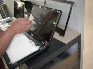 Αντικατάσταση σπασμένης οθόνης σε laptop DELL Inspiron 3542