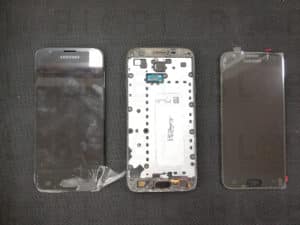 Αντικατάσταση οθόνης σε τηλέφωνο Samsung Galaxy J330 (2017) μαύρο