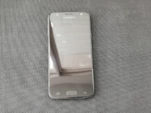 Αντικατάσταση οθόνης σε τηλέφωνο Samsung Galaxy J330 (2017) μαύρο