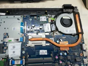 Καθαρισμός laptop HP λόγω θορύβου στον ανεμιστήρα