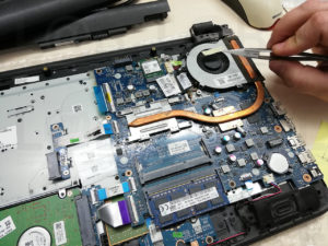 Καθαρισμός laptop HP λόγω θορύβου στον ανεμιστήρα