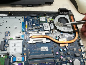 Καθαρισμός laptop HP λόγω θορύβου στον ανεμιστήρα