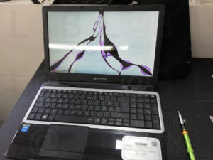 Αντικατάσταση οθόνης σε laptop Packard Bell
