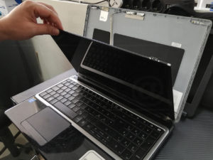 Αντικατάσταση οθόνης σε laptop Packard Bell