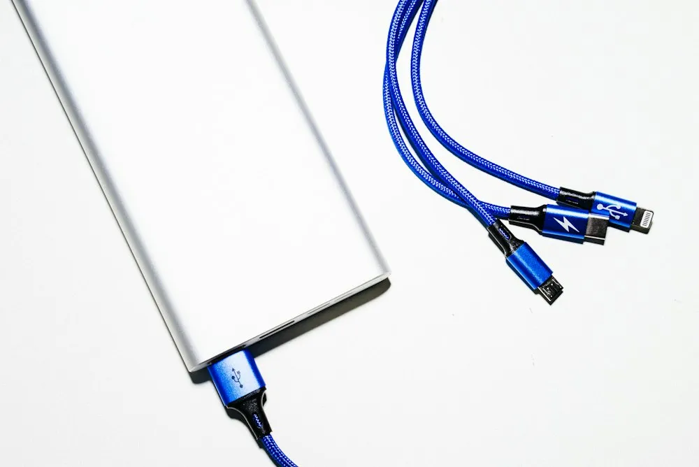 Εξωτερική μπαταρία (power bank) με καλώδια