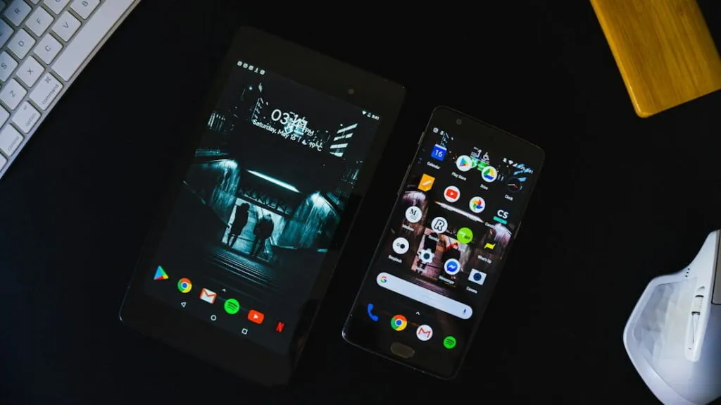 Smartphone με εφαρμογές στην αρχική οθόνη